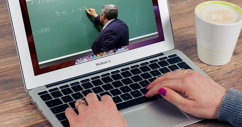 Comment choisir une plateforme de formation en ligne adaptée à son rythme